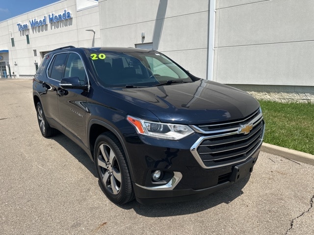 Used 2020 Chevrolet Traverse 3LT with VIN 1GNEVHKW0LJ131085 for sale in Anderson, IN