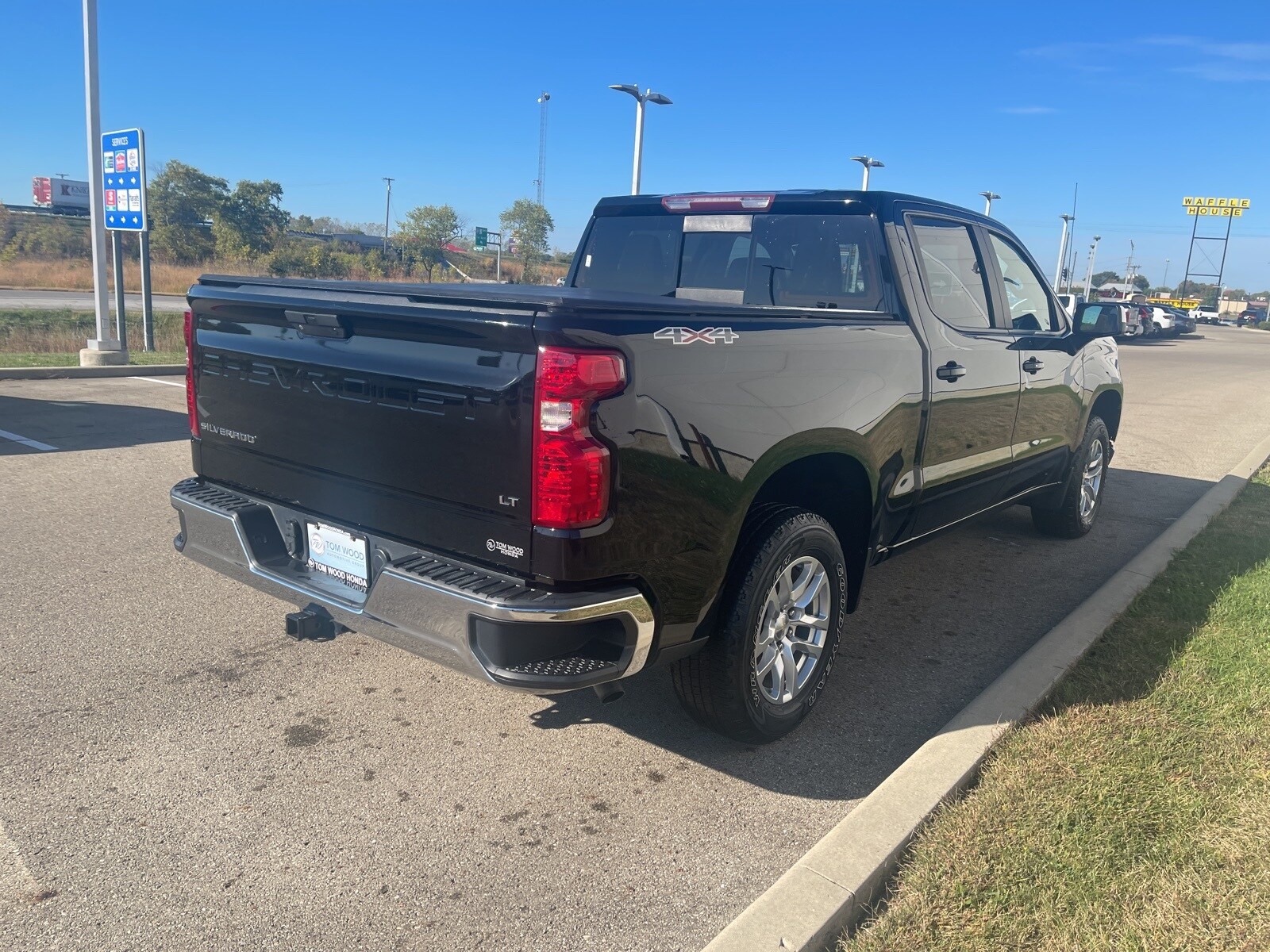 2020 Chevrolet Silverado 1500 LT photo 3