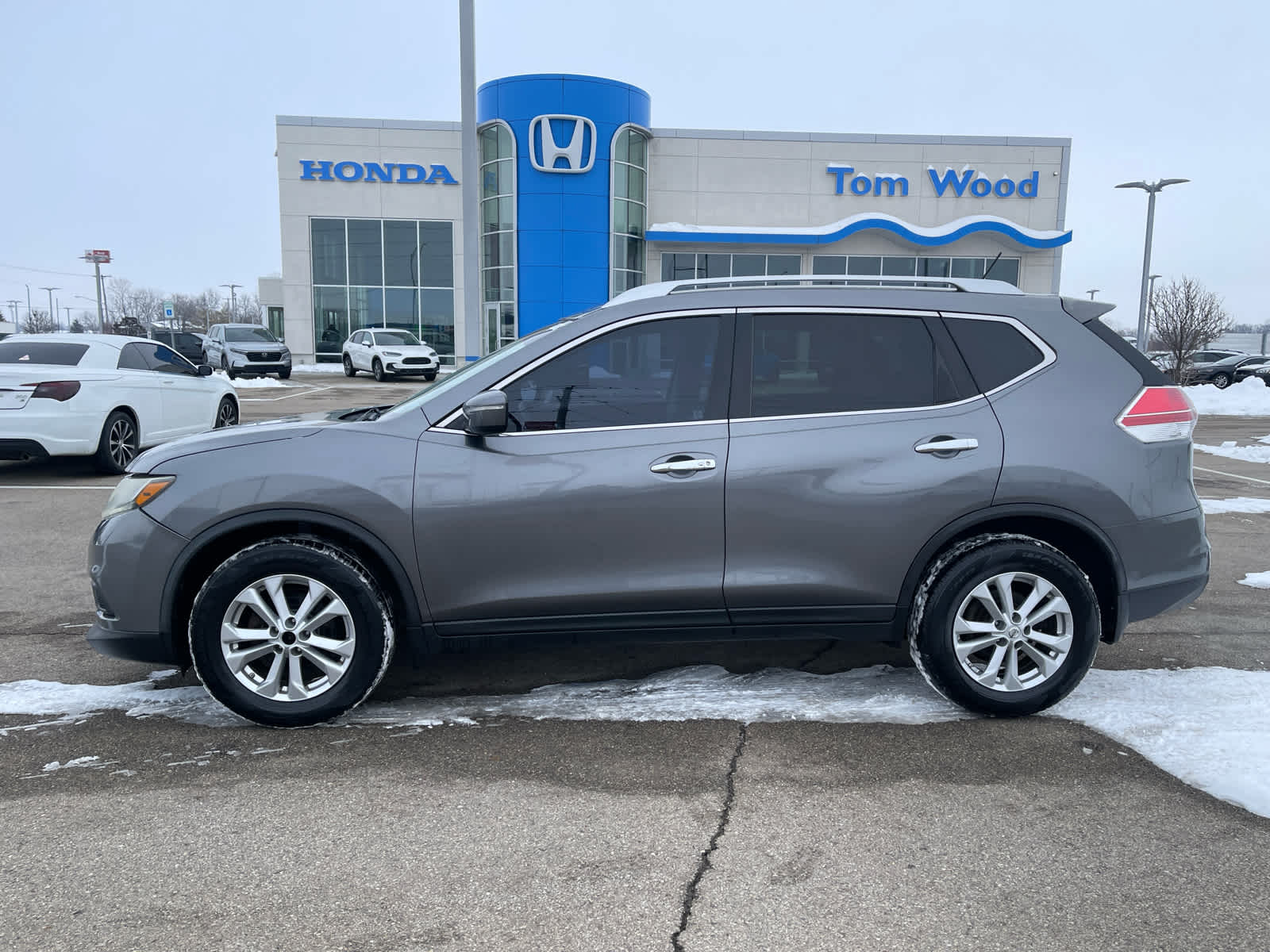 Used 2015 Nissan Rogue SV with VIN KNMAT2MTXFP535543 for sale in Anderson, IN