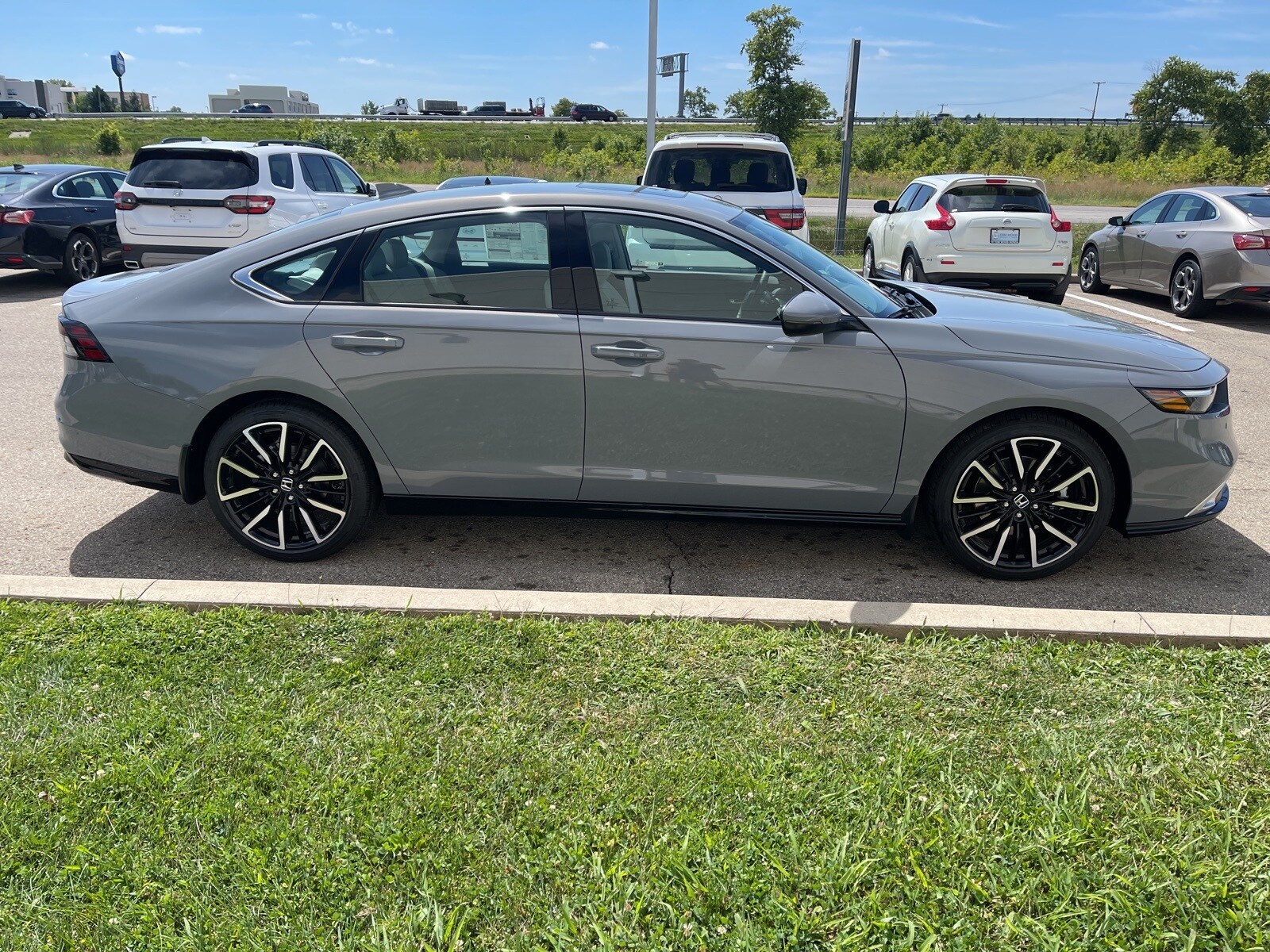 2025 Honda Accord Hybrid Touring photo 2