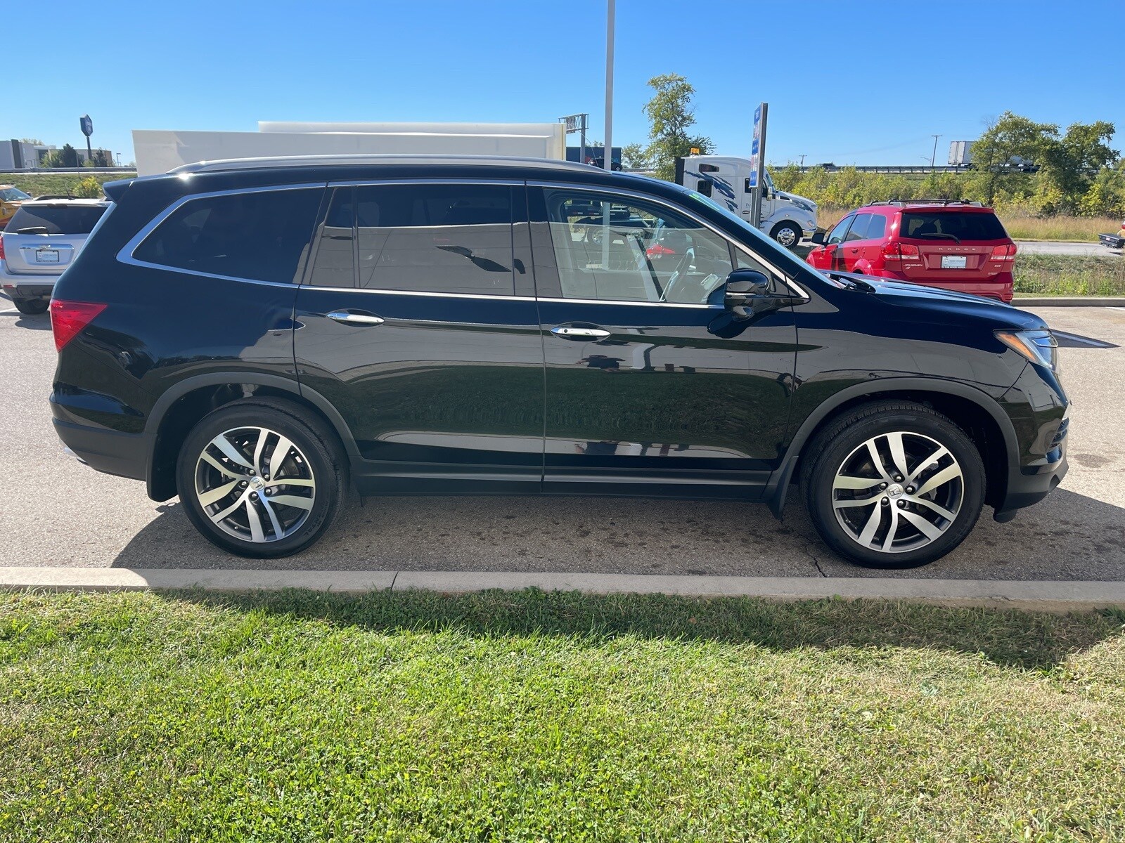 2017 Honda Pilot Touring photo 2