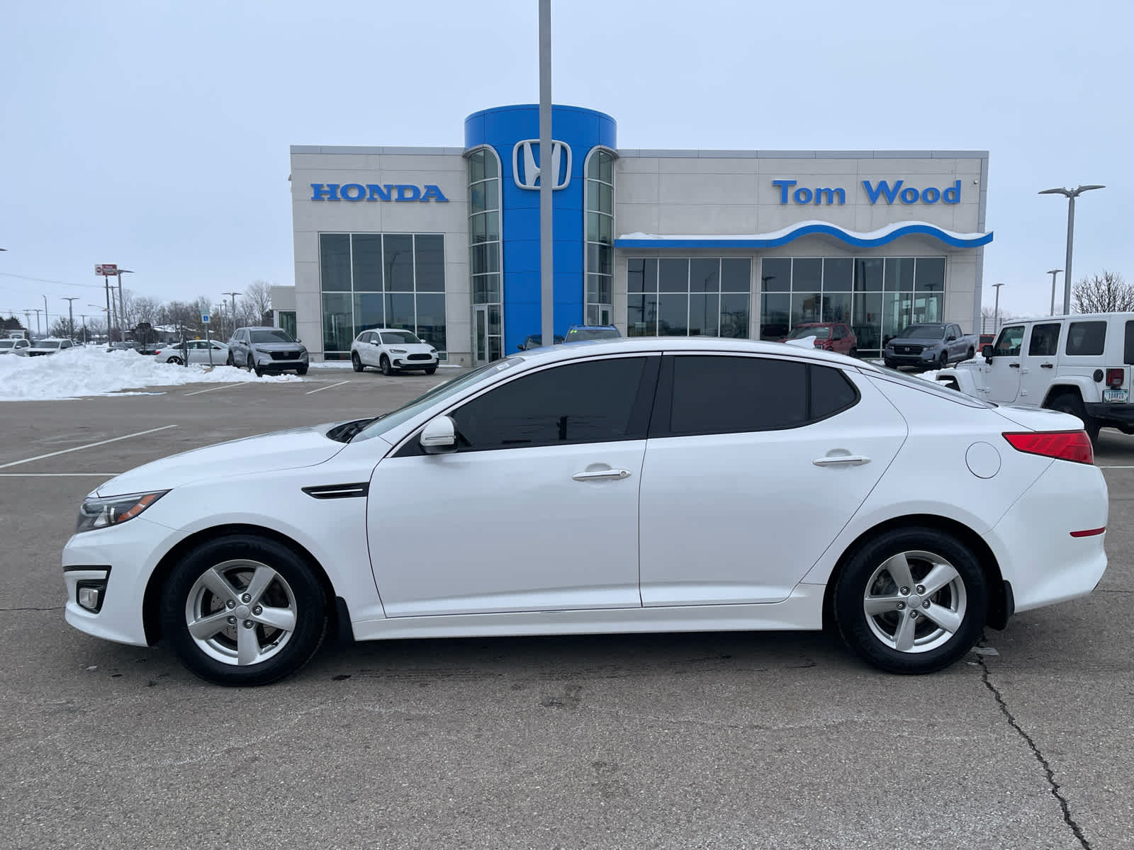 Used 2015 Kia Optima LX with VIN KNAGM4A75F5549336 for sale in Anderson, IN