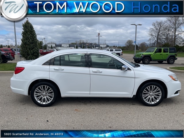 Used 2012 Chrysler 200 Limited with VIN 1C3CCBCB3CN236604 for sale in Anderson, IN