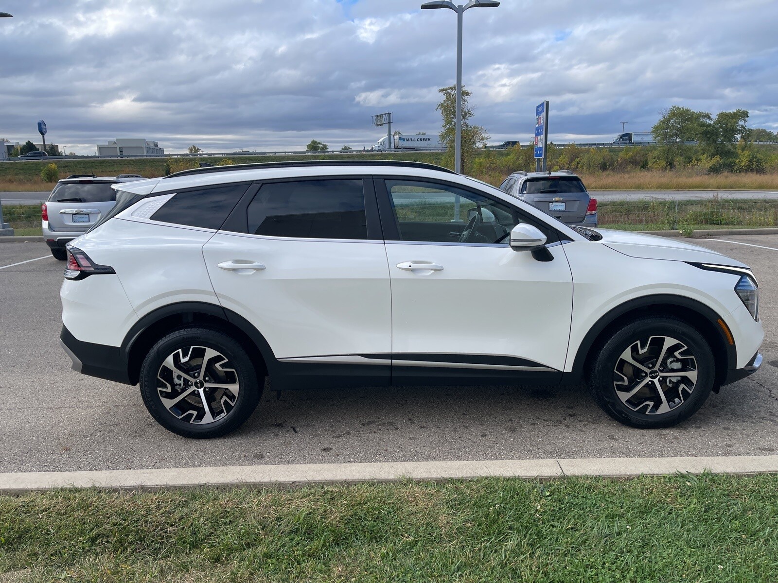 2025 Kia Sportage Hybrid EX photo 2
