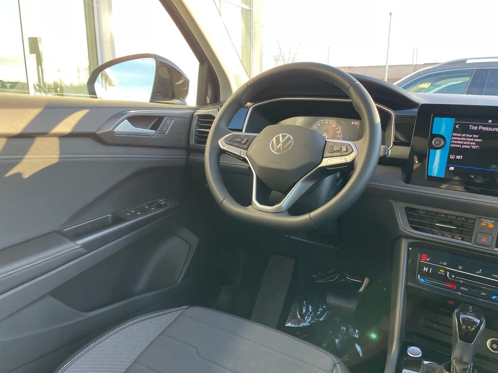 2026 Volkswagen Taos SE Black - Photo 29