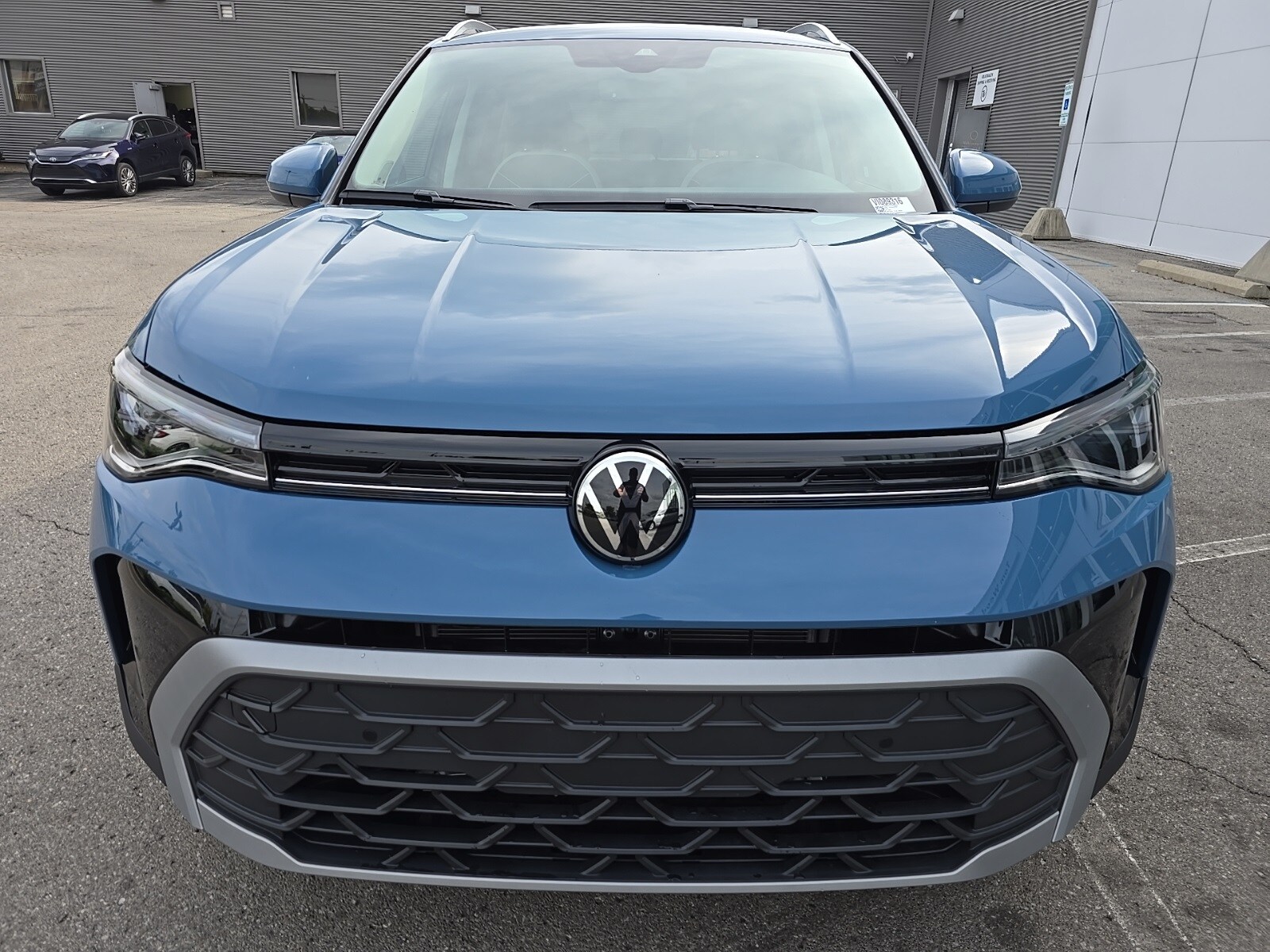 2025 Volkswagen Taos SE photo 4