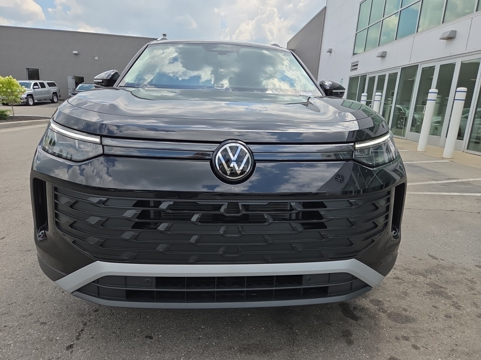 2025 Volkswagen Tiguan SE photo 4