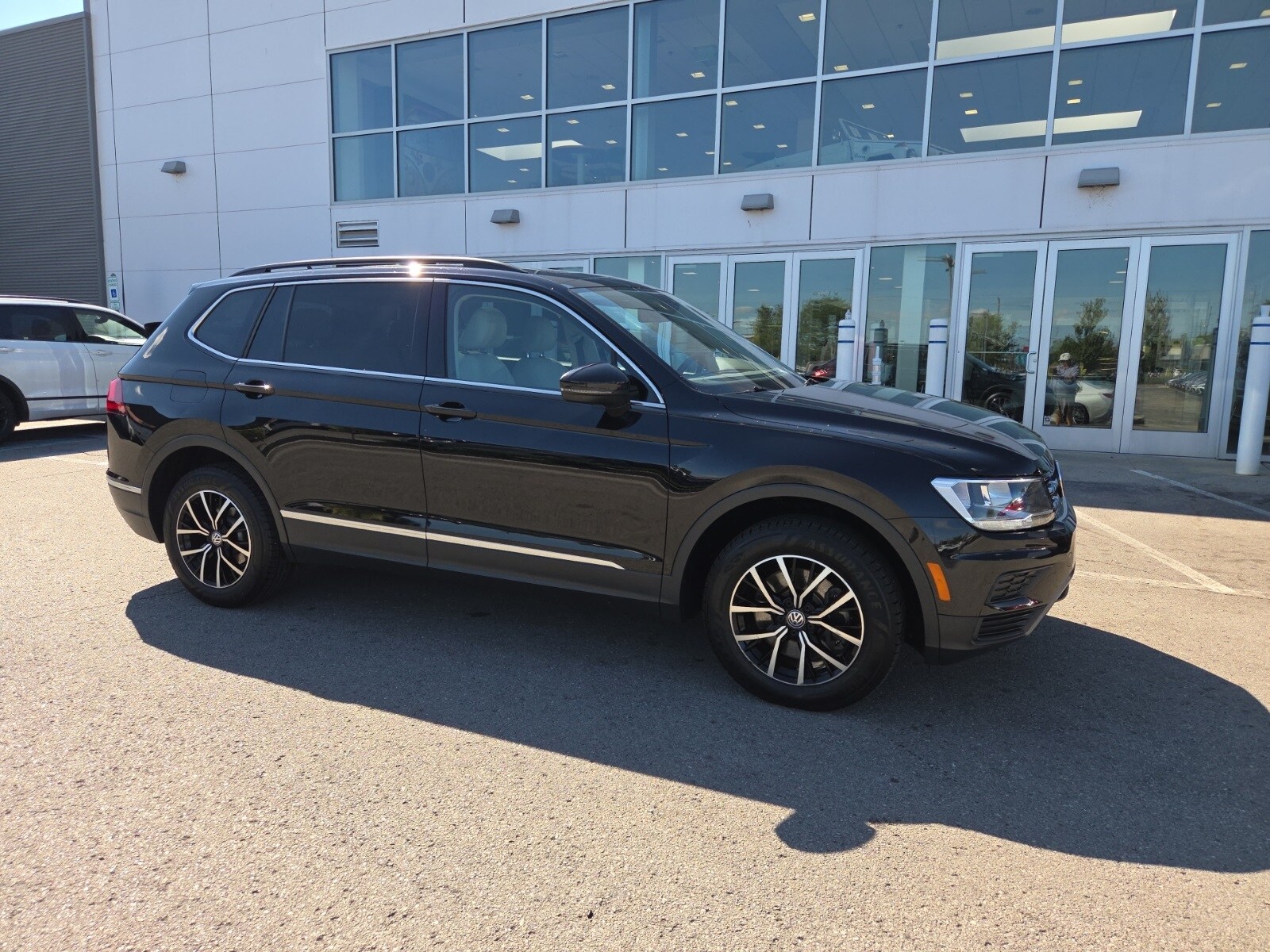 2021 Volkswagen Tiguan SE photo 3