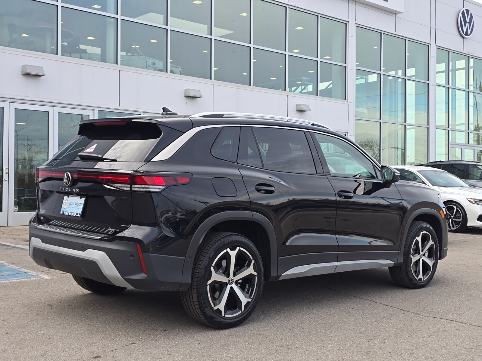 2026 Volkswagen Tiguan SE photo 3