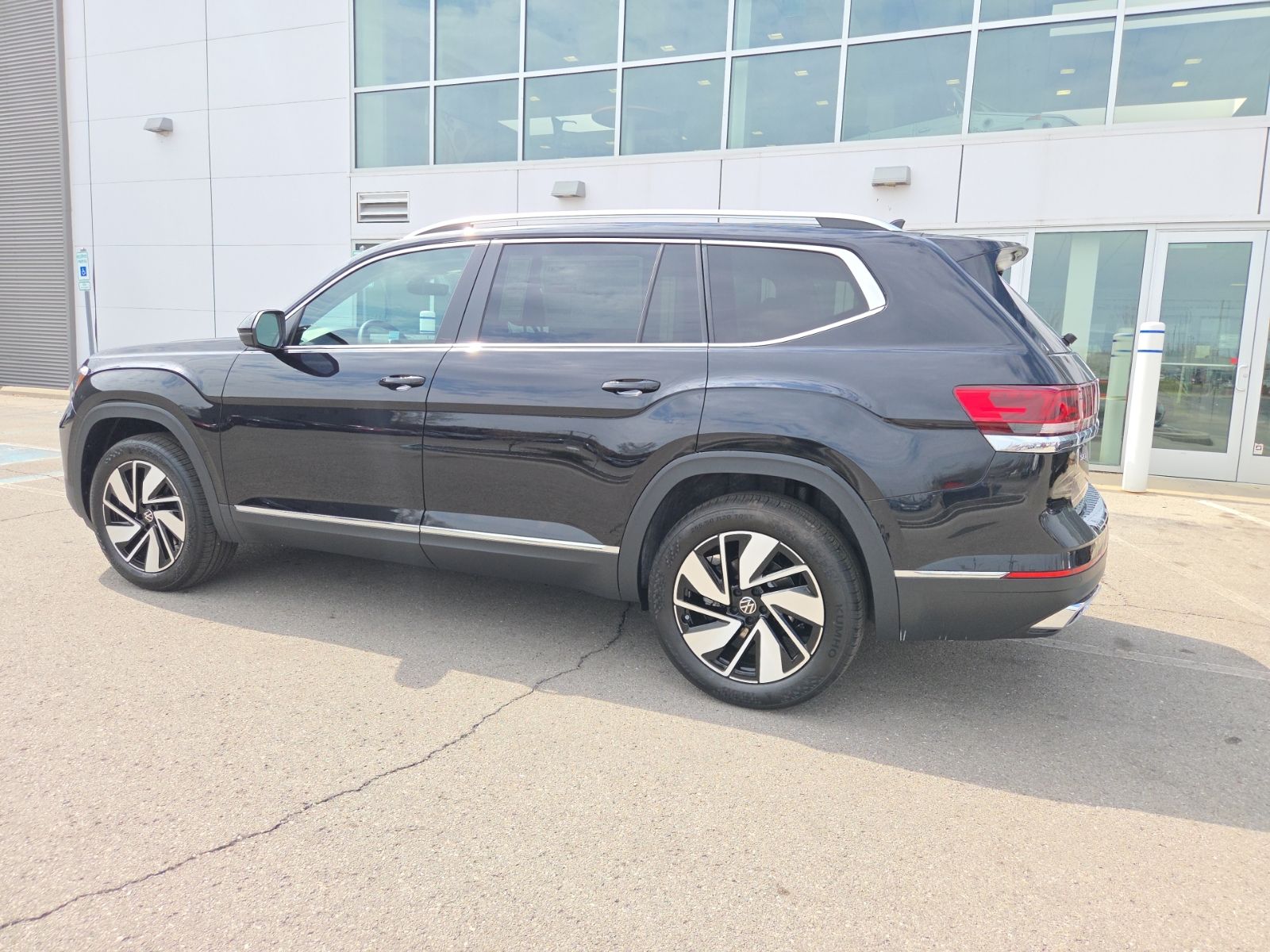 2026 Volkswagen Atlas SEL - Photo 10