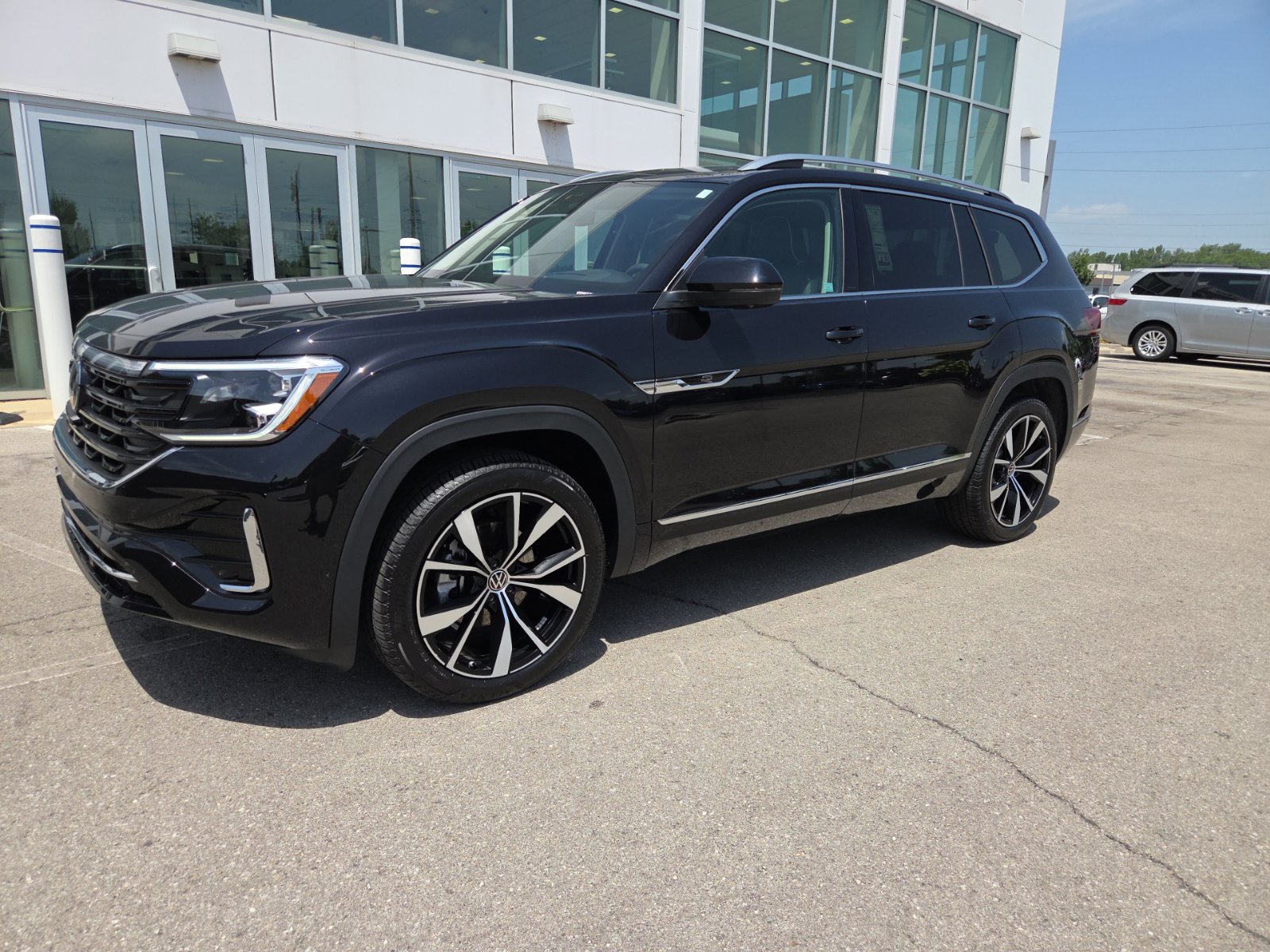 2026 Volkswagen Atlas SEL Premium R-Line - Photo 17
