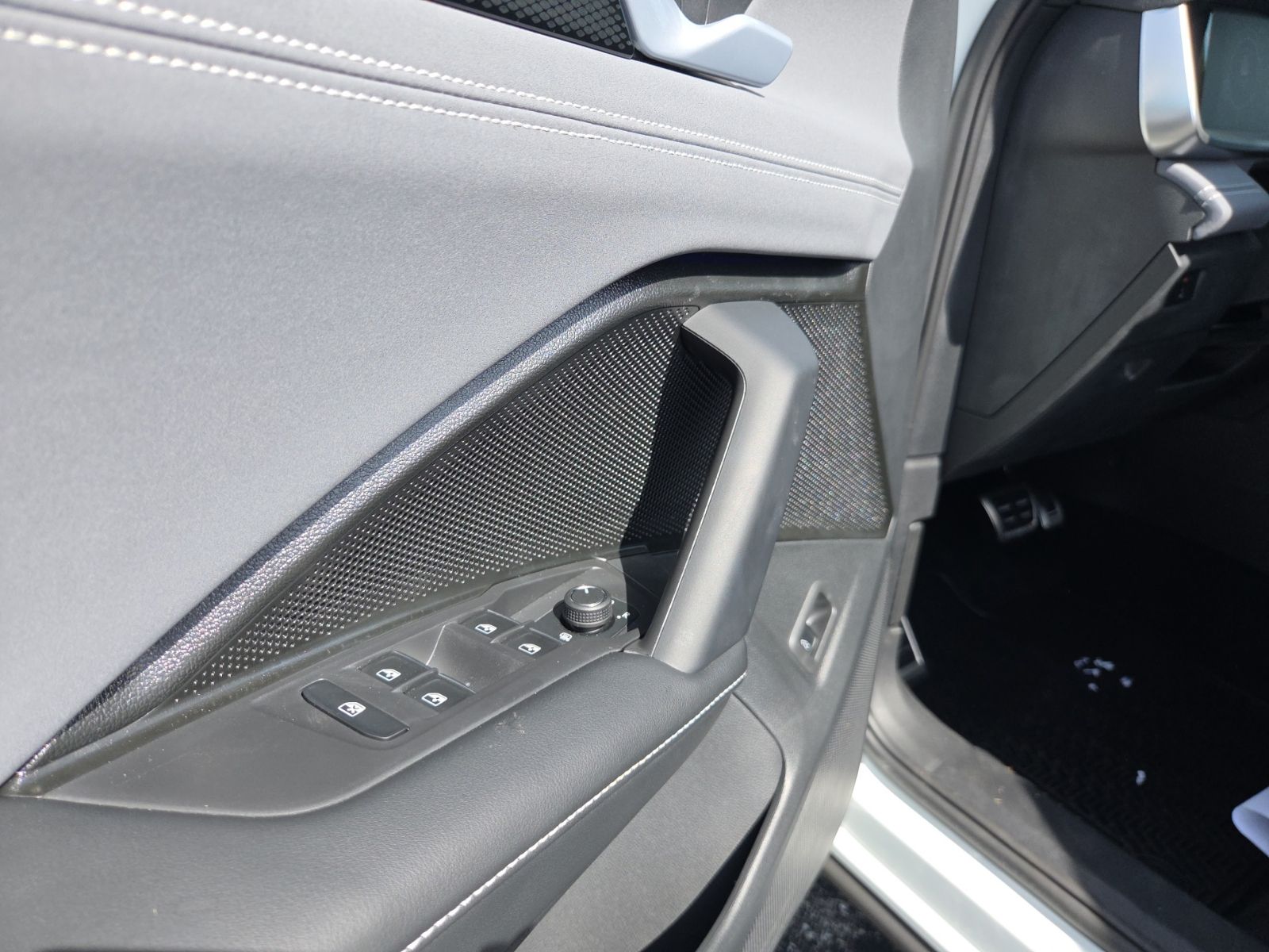 2026 Volkswagen Tiguan SE R-LINE BLACK - Photo 21