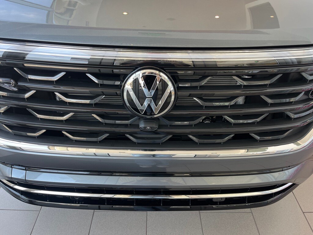 2025 Volkswagen Atlas Cross Sport SEL Premium R-Line photo 3