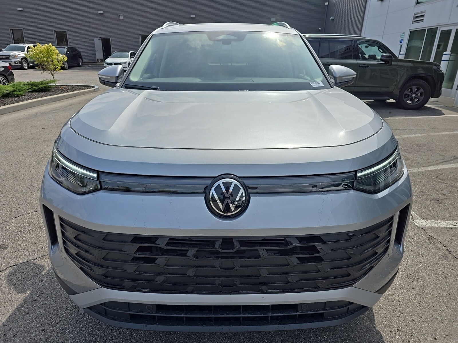 2025 Volkswagen Tiguan SE photo 3