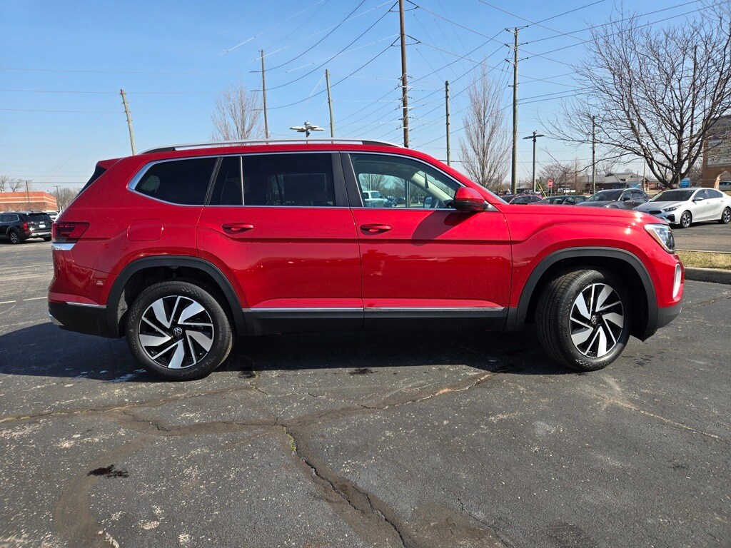 2025 Volkswagen Atlas SEL photo 3