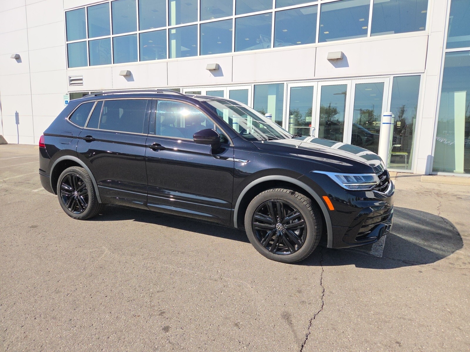 2022 Volkswagen Tiguan SE R-Line Black photo 3