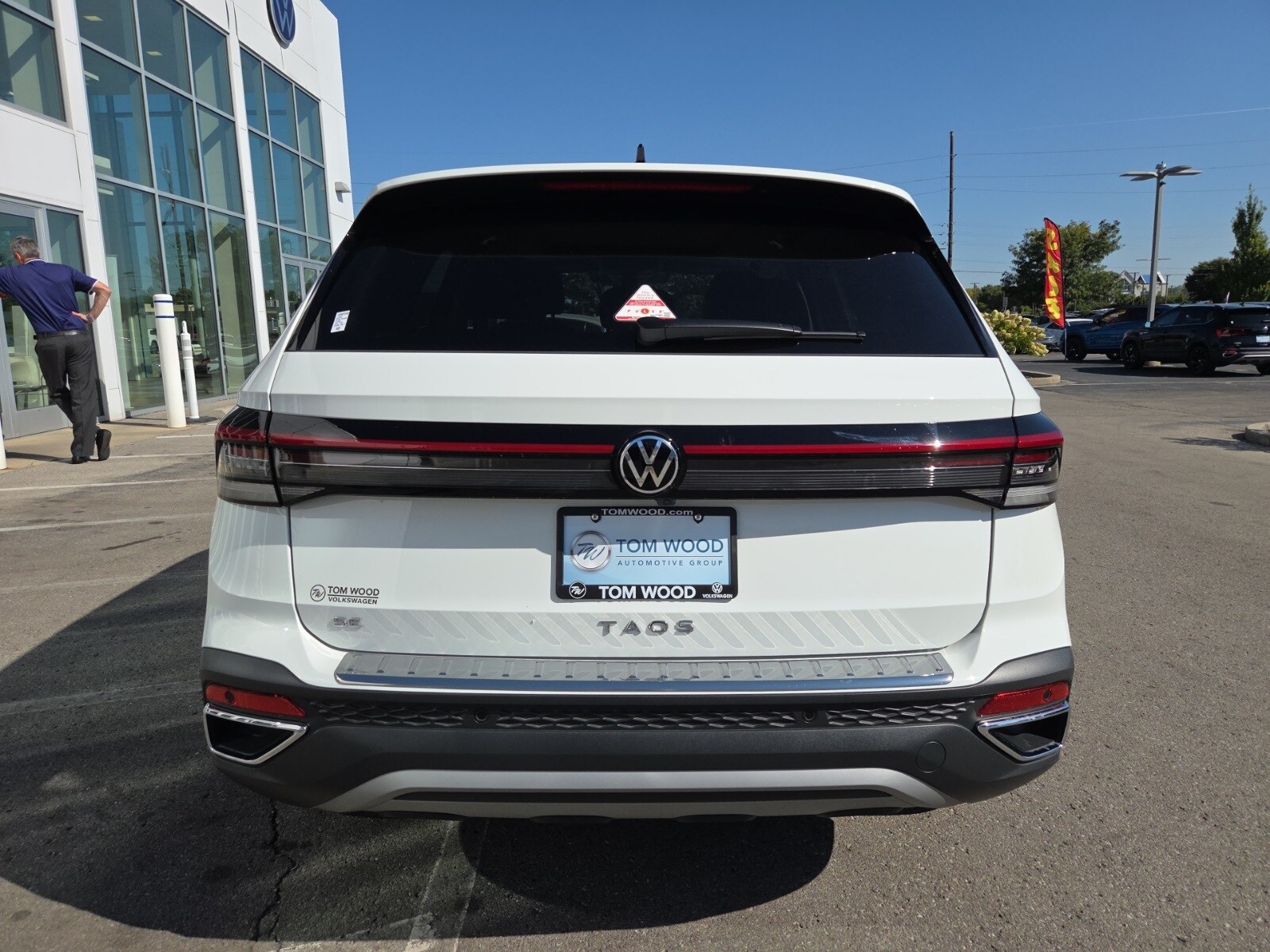 2025 Volkswagen Taos SE photo 3