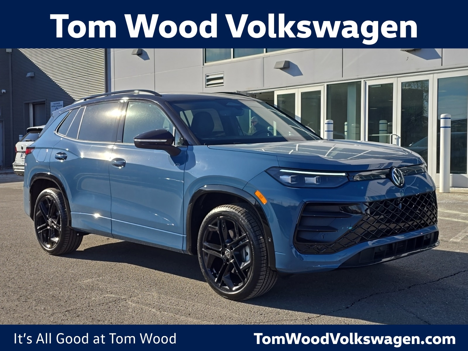 2026 Volkswagen Tiguan SE R-LINE BLACK's photo