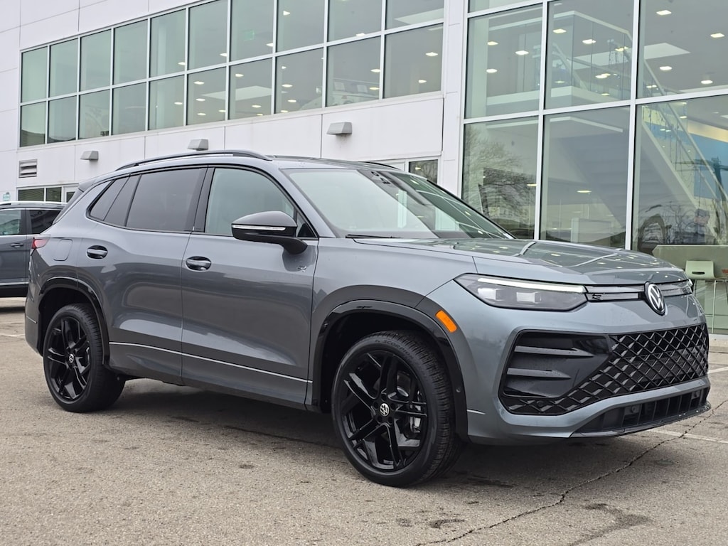 New 2026 Volkswagen Tiguan 2.0T SE R-Line Black SUV