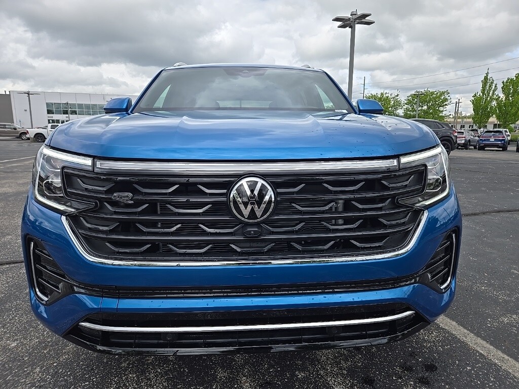 2025 Volkswagen Atlas Cross Sport SEL Premium R-Line photo 4