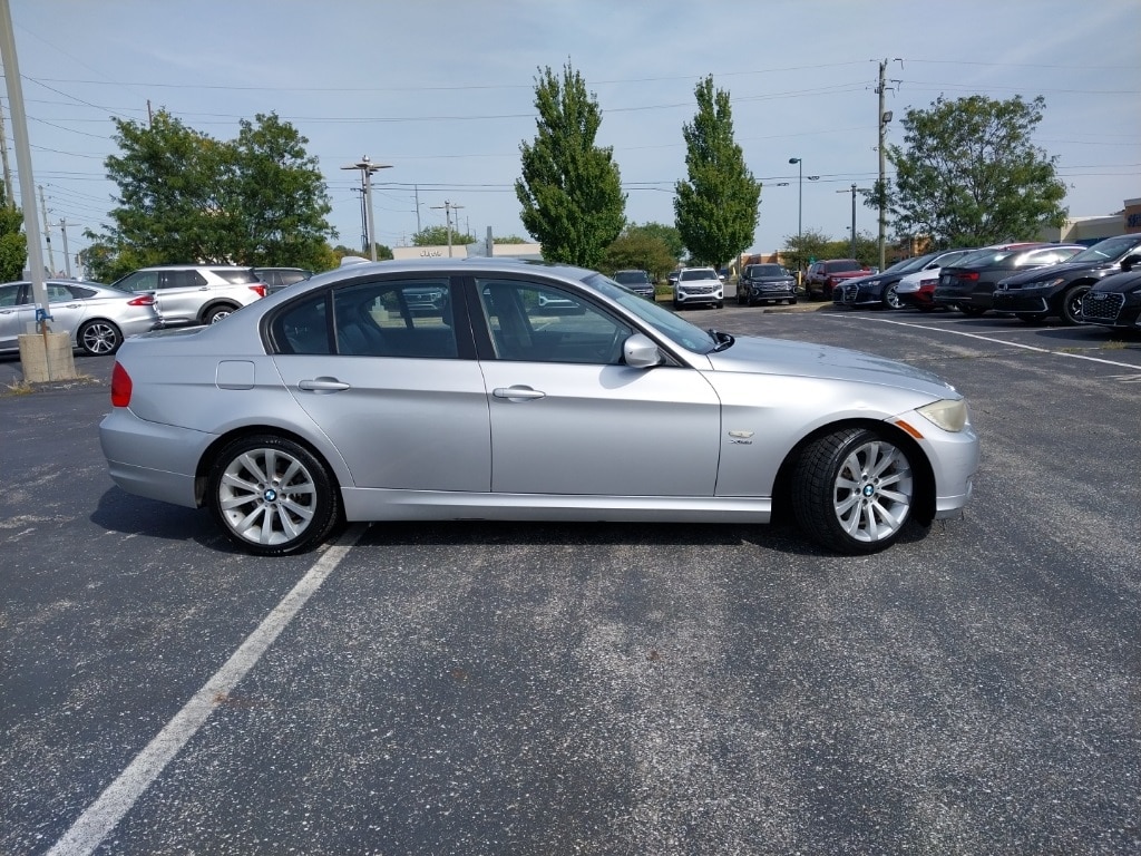 Used 2011 BMW 3 Series 328i with VIN WBAPK5C58BF121563 for sale in Indianapolis, IN