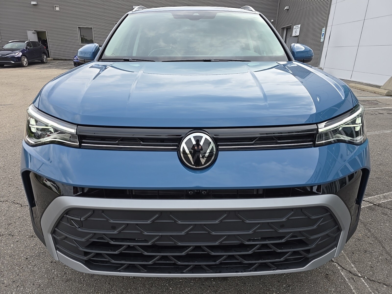 2025 Volkswagen Taos SE photo 4