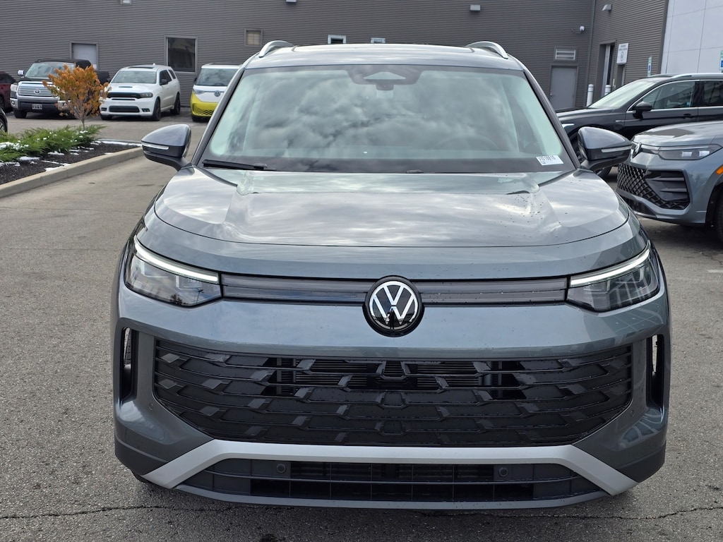 New 2026 Volkswagen Tiguan 2.0T SE SUV