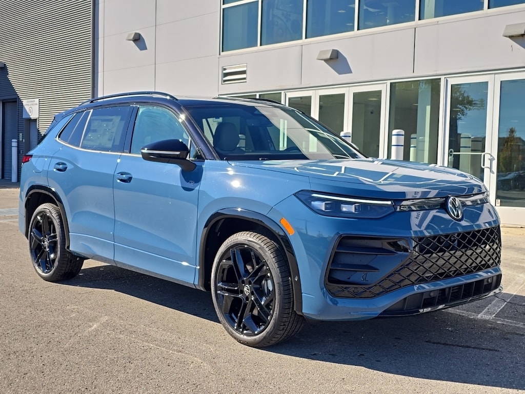 New 2025 Volkswagen Tiguan 2.0T SE R-Line Black SUV