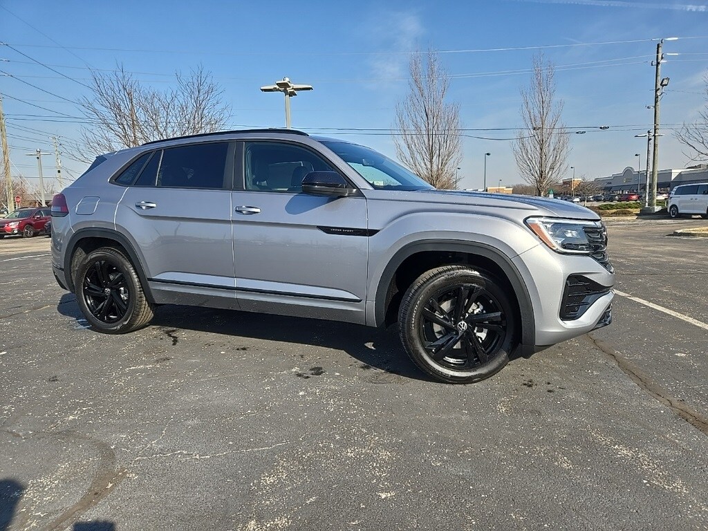 2025 Volkswagen Atlas Cross Sport SEL R-Line photo 2