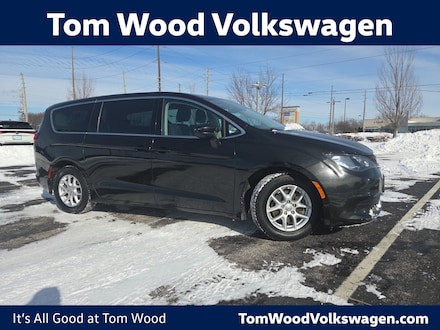 2017 Chrysler Pacifica LX Minivan/Van