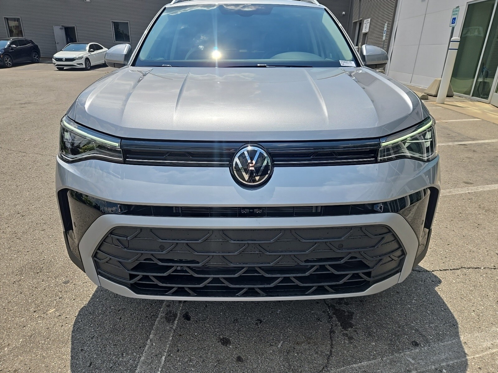 2025 Volkswagen Taos SE photo 4
