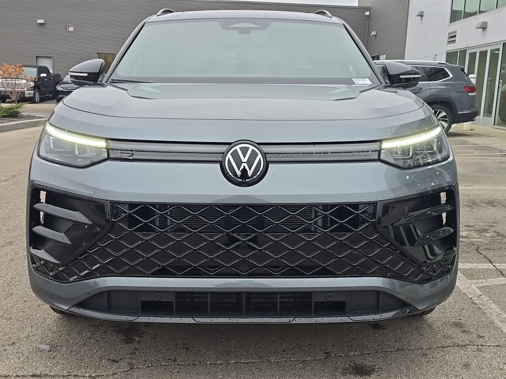 New 2026 Volkswagen Tiguan 2.0T SE R-Line Black SUV