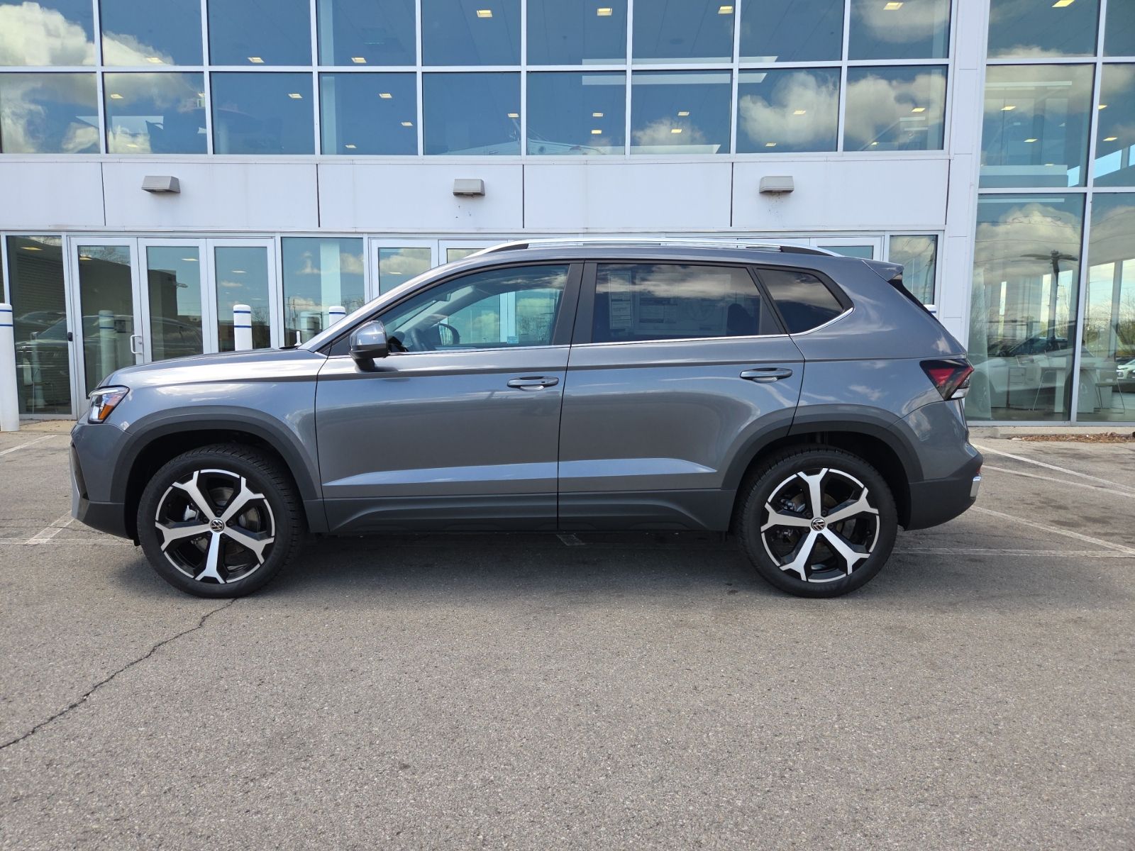 2026 Volkswagen Taos SEL - Photo 8