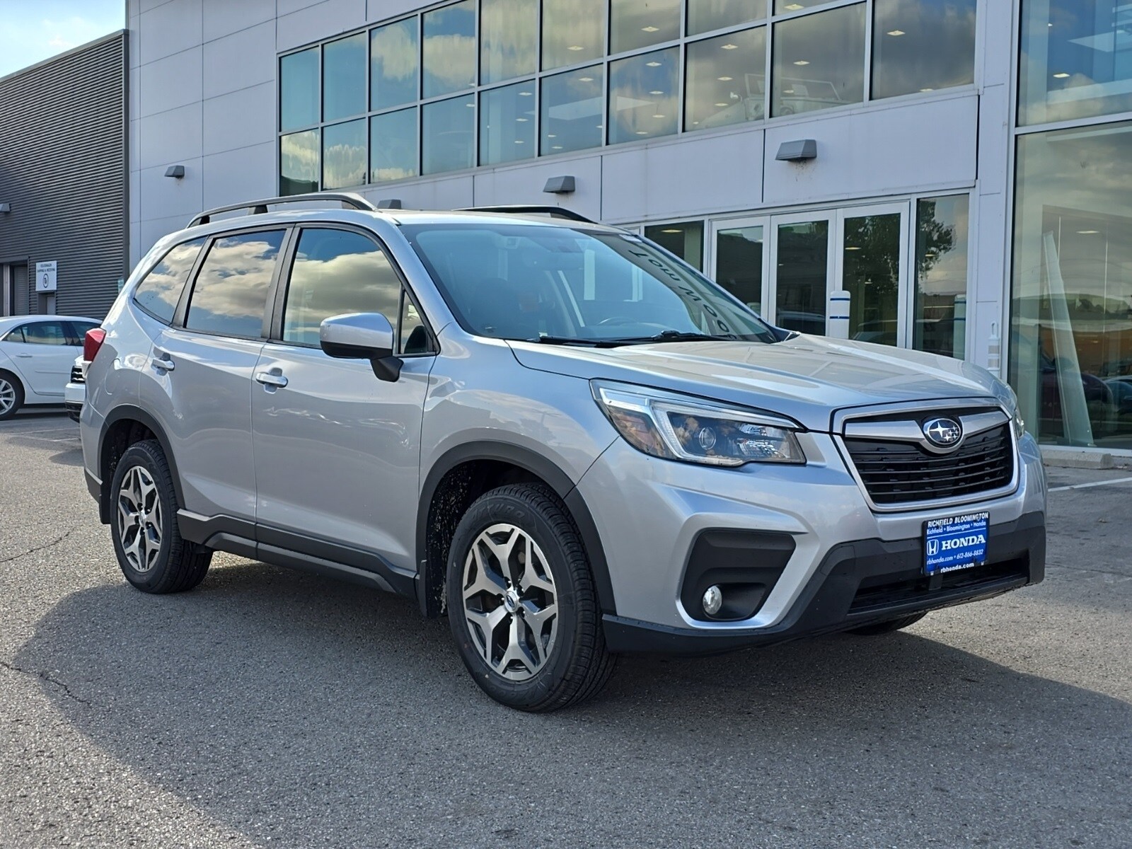 2021 Subaru Forester Premium photo 2