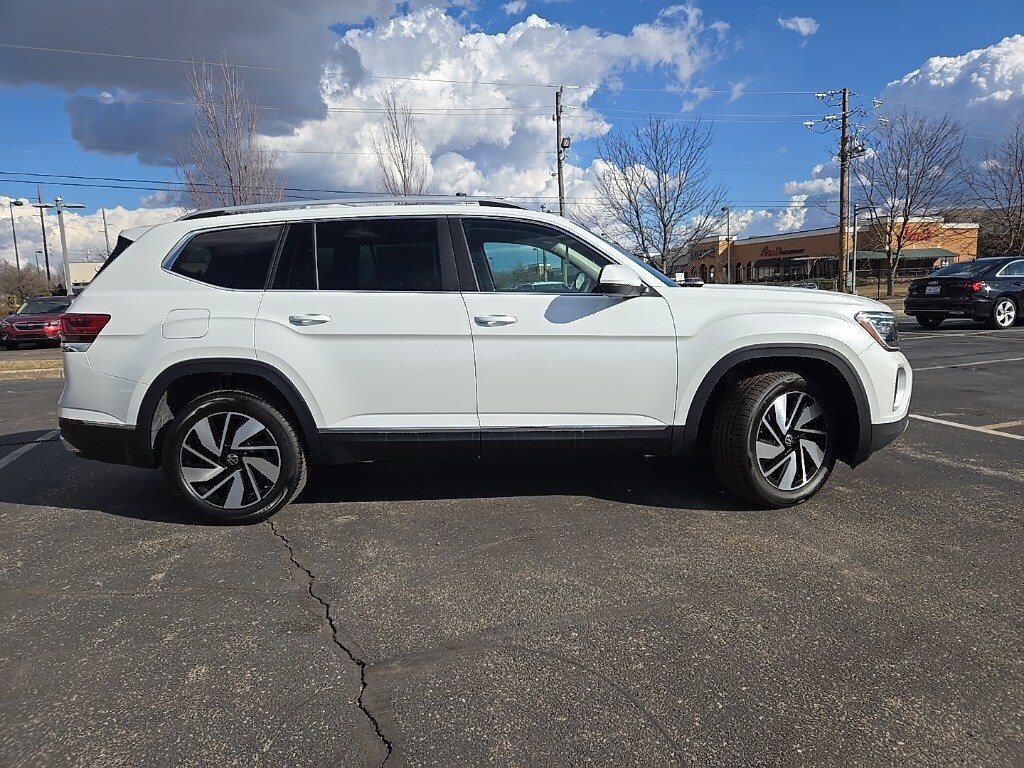 2025 Volkswagen Atlas SEL photo 2