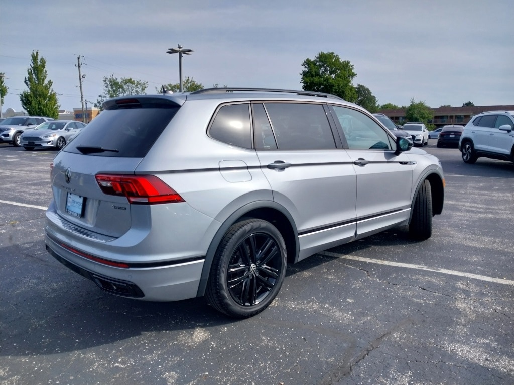 Used 2022 Volkswagen Tiguan SE R-LINE BLACK with VIN 3VV8B7AX7NM003291 for sale in Indianapolis, IN