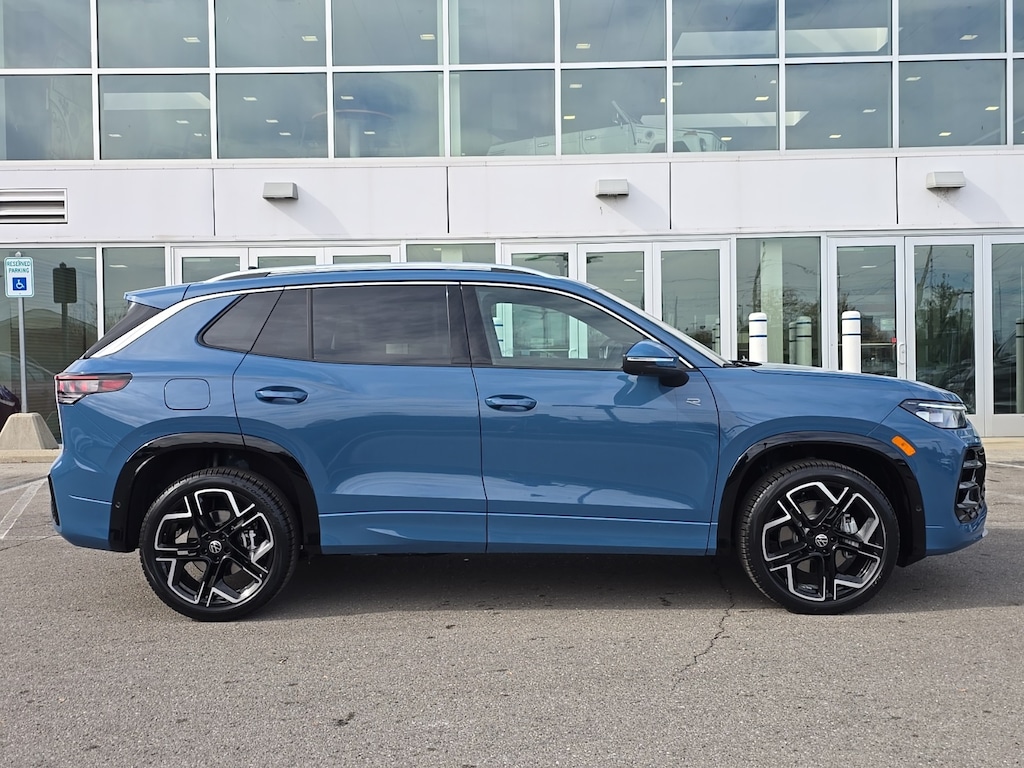 New 2026 Volkswagen Tiguan 2.0T SEL R-Line SUV