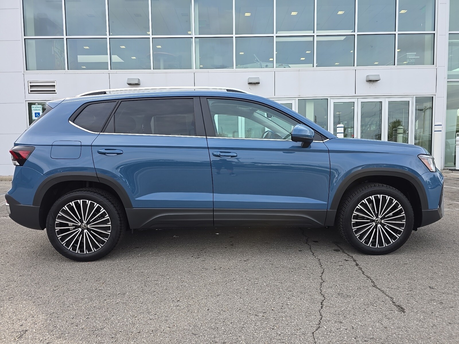2025 Volkswagen Taos SE photo 2