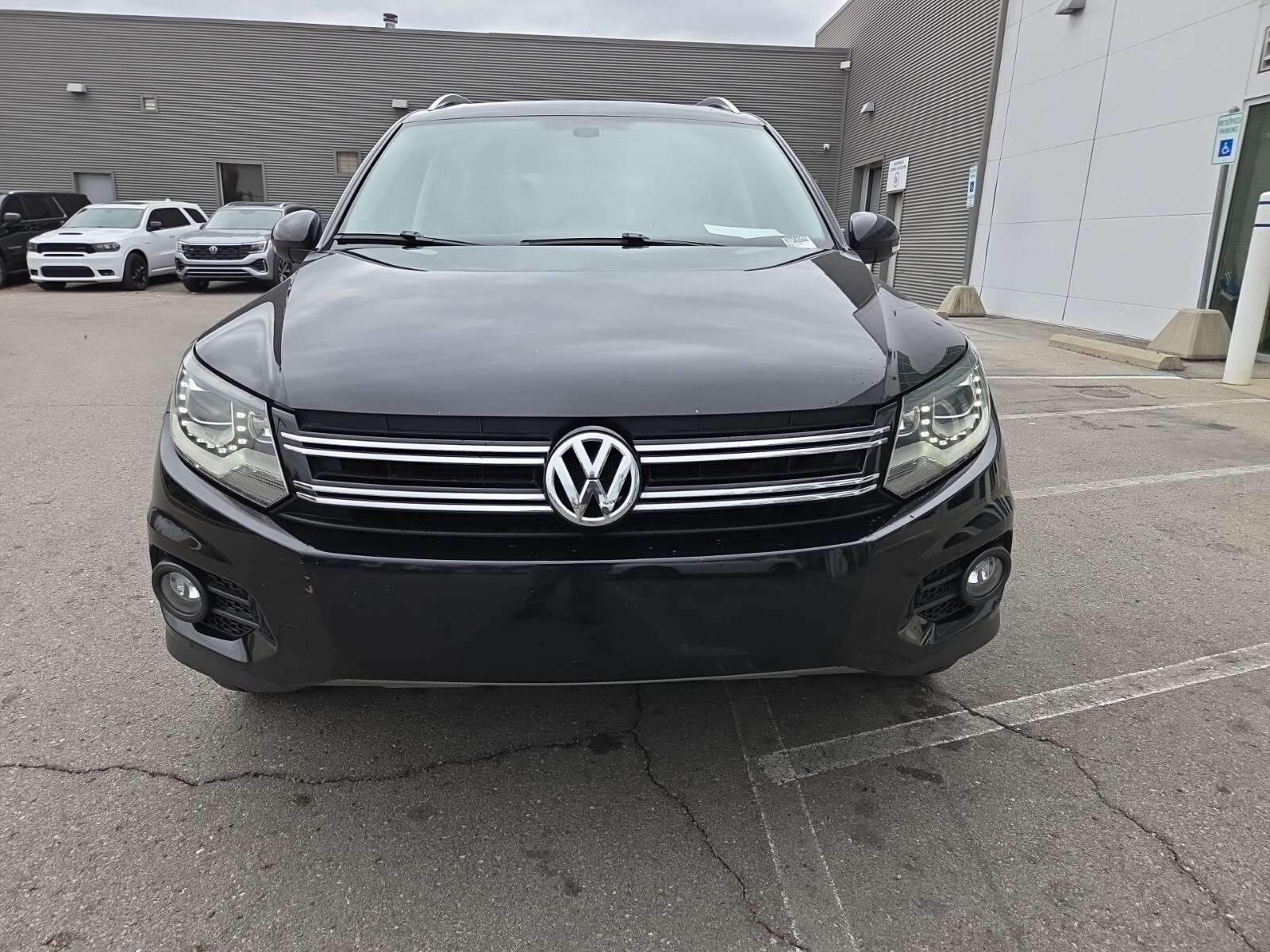 2012 Volkswagen Tiguan SEL photo 4
