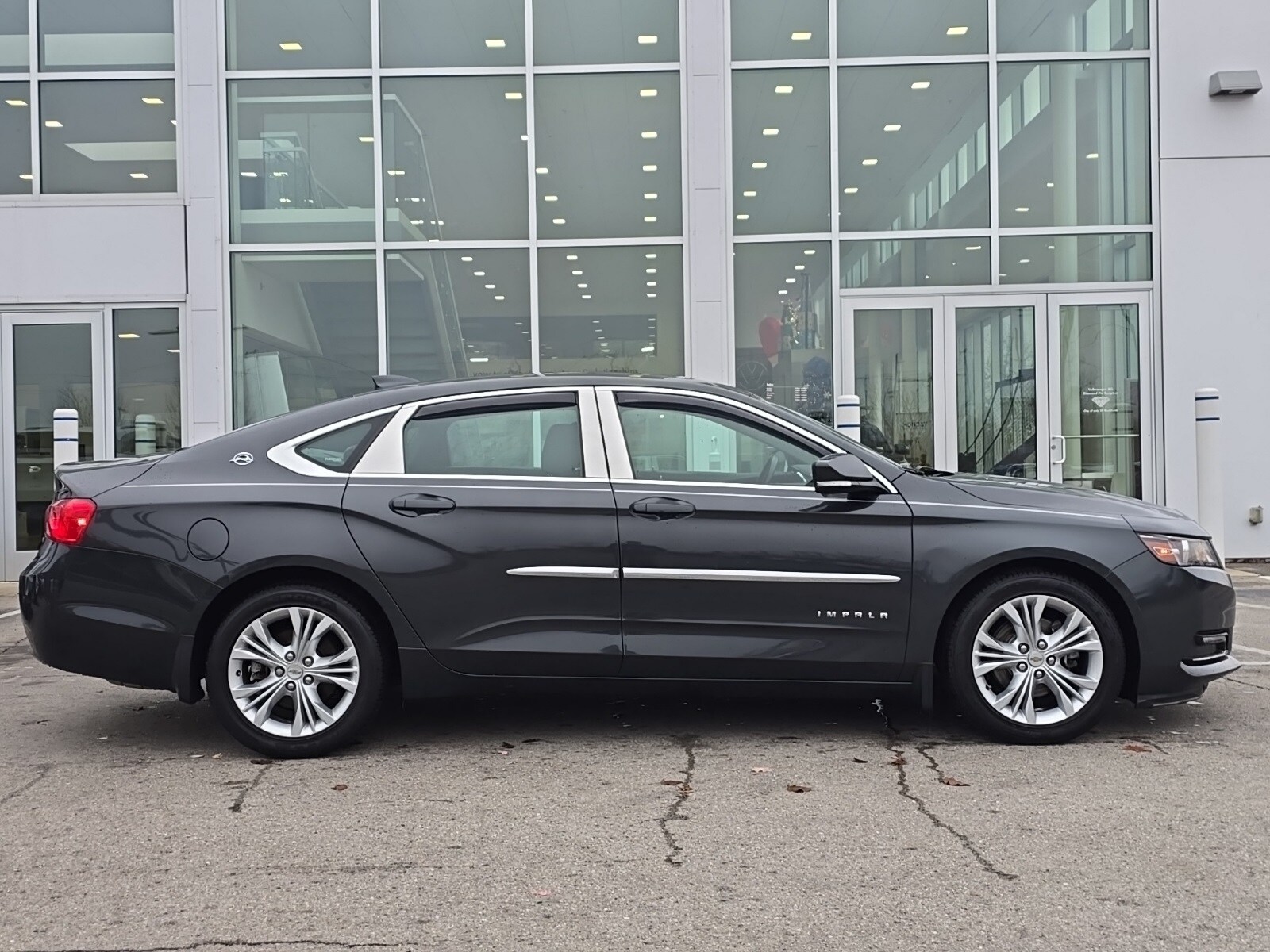 2015 Chevrolet Impala 2LT photo 2