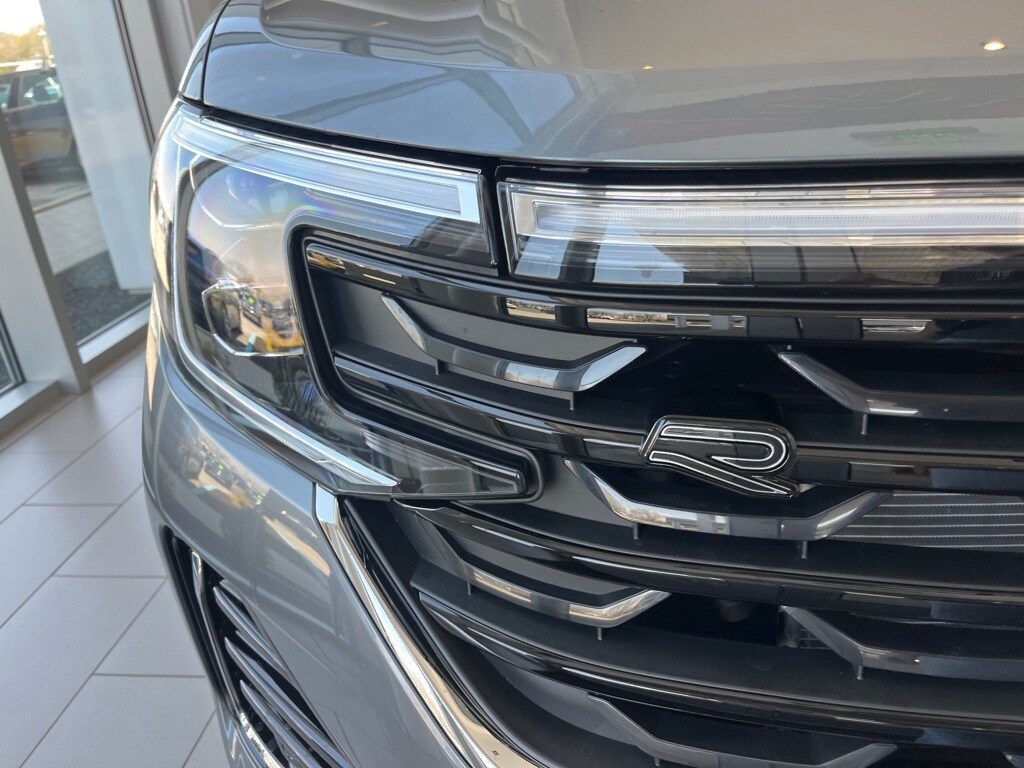 2025 Volkswagen Atlas Cross Sport SEL Premium R-Line photo 4
