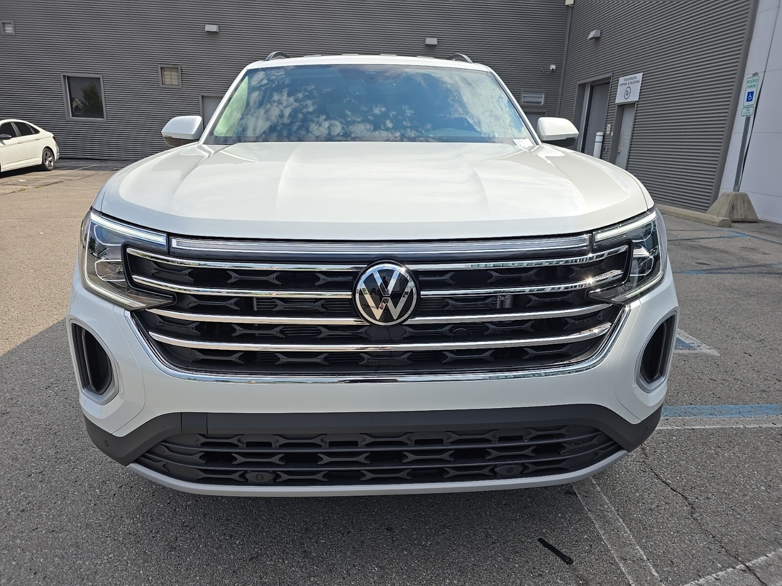 2026 Volkswagen Atlas SE Technology photo 2