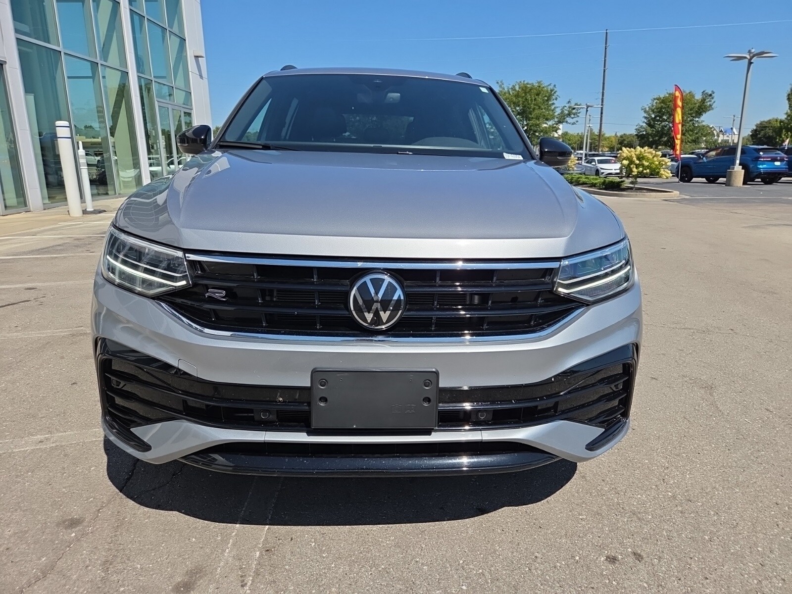 2024 Volkswagen Tiguan SE R-Line Black photo 3