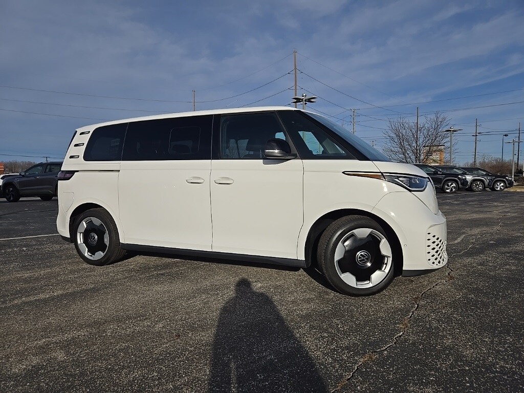 2025 Volkswagen ID. Buzz Pro S photo 2
