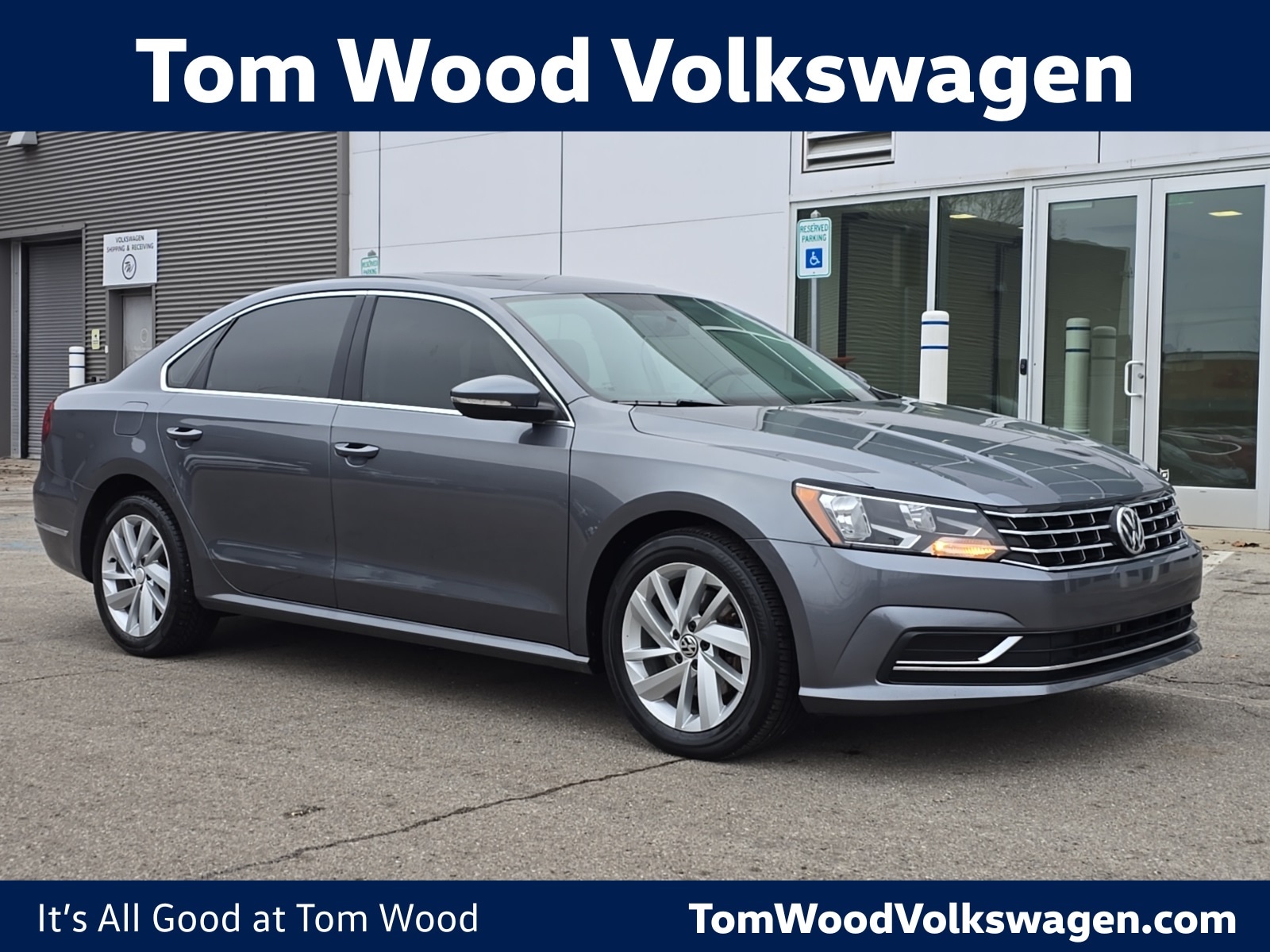 2018 Volkswagen Passat SE's photo