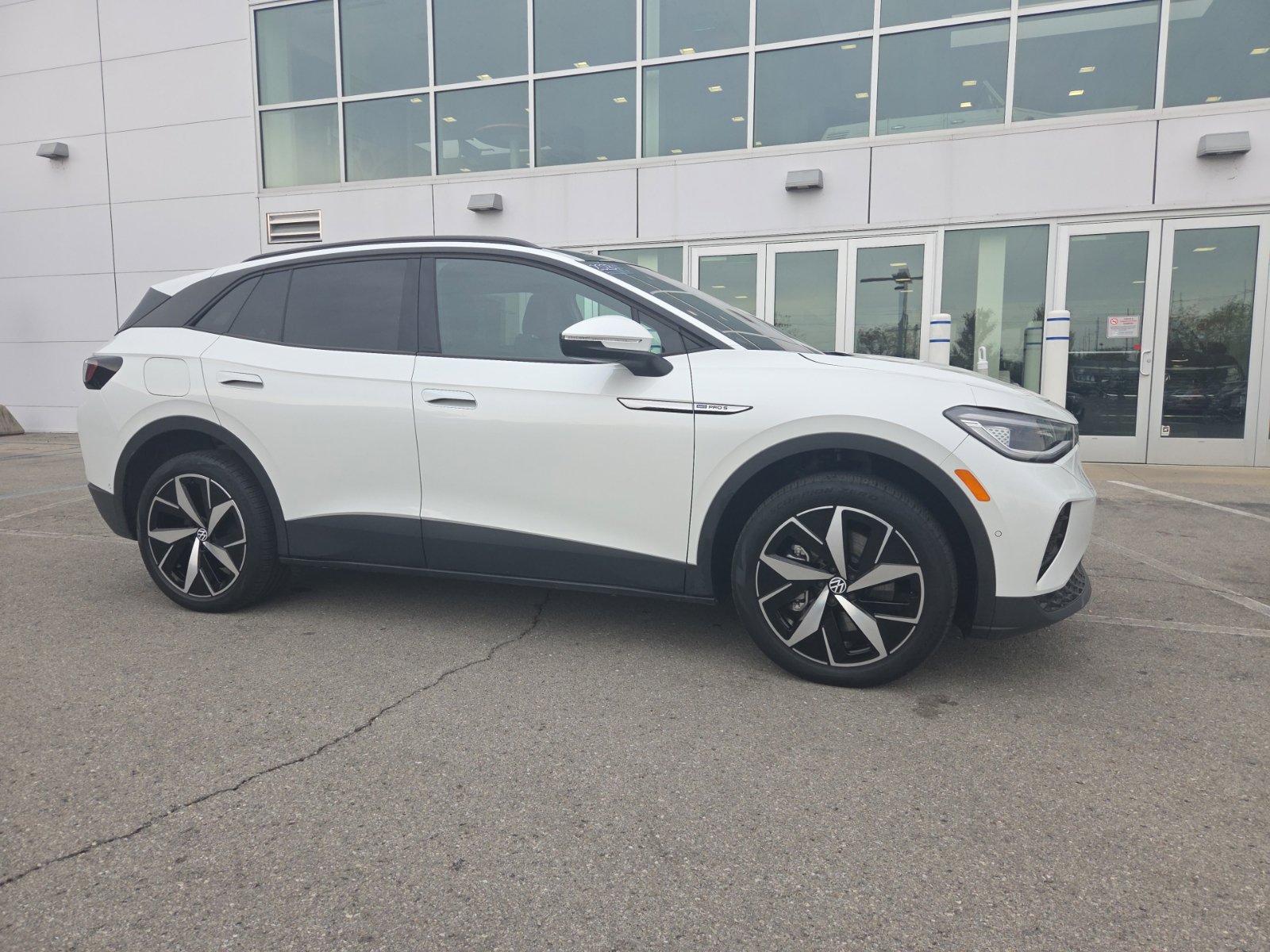 Used 2023 Volkswagen ID.4 PRO S with VIN 1V2WNPE80PC034207 for sale in Indianapolis, IN
