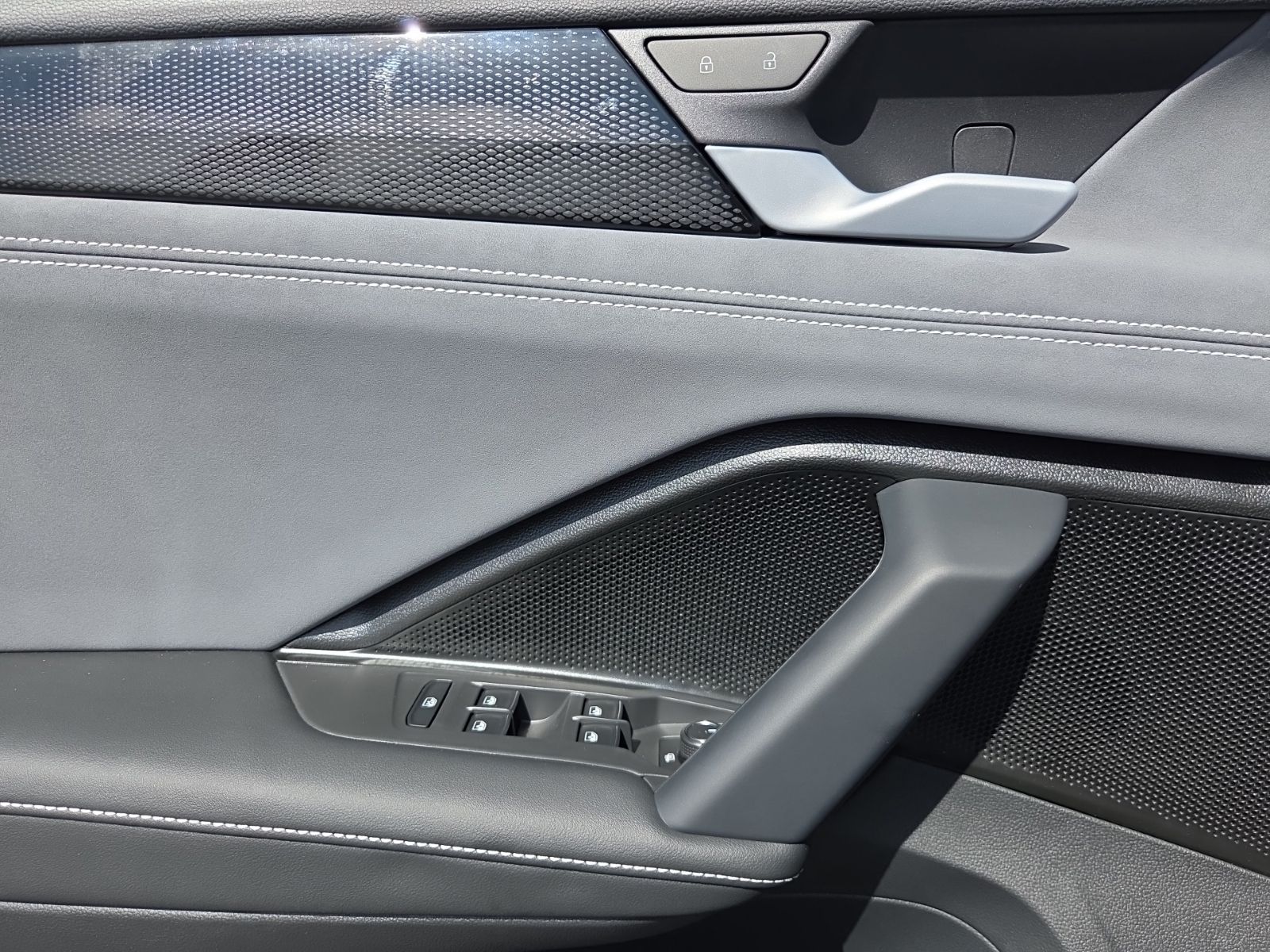 2026 Volkswagen Tiguan SE R-LINE BLACK - Photo 21