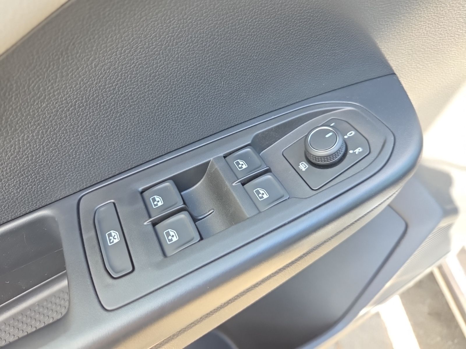 2026 Volkswagen Taos SEL - Photo 18