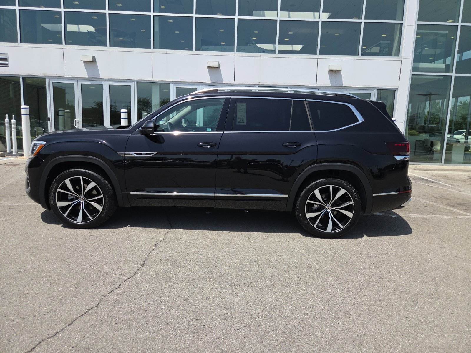 2026 Volkswagen Atlas SEL Premium R-Line - Photo 16