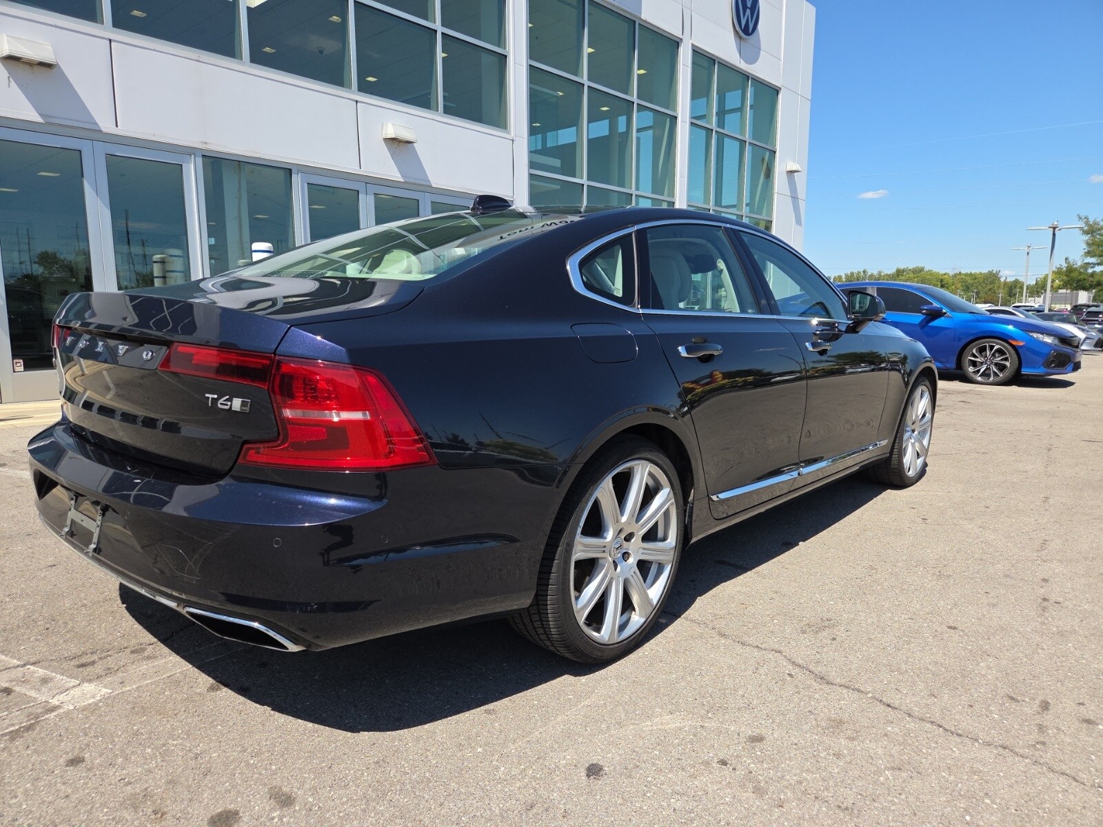 2017 Volvo S90 Inscription photo 4
